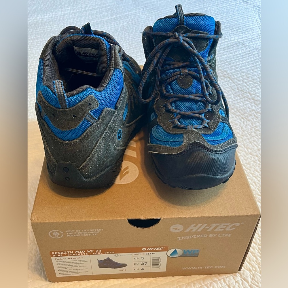 Hi-Tec Penrith Junior Size 5 Kids hiking shoes, Blue/Graphite/Cool Gray